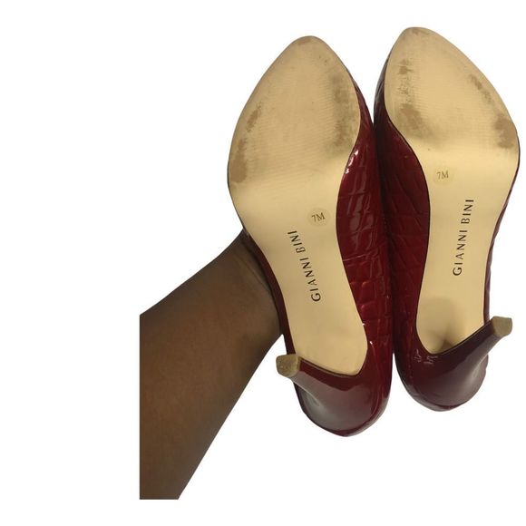 Gianni Bini Red Leather Croc Platform Pumps - Picture 2 of 6